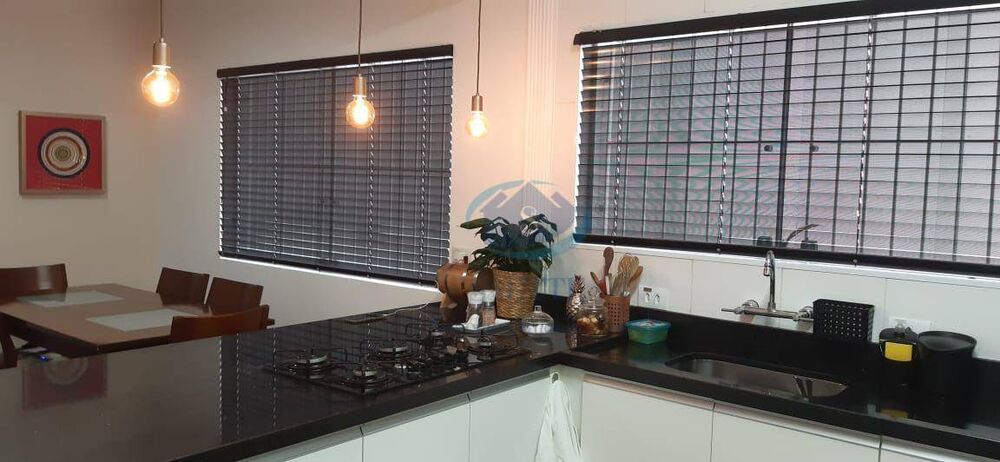 Sobrado, 3 quartos, 216 m² - Foto 1