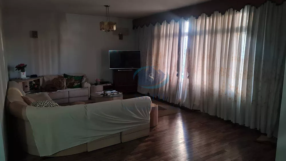 Casa para alugar com 4 quartos, 500m² - Foto 1