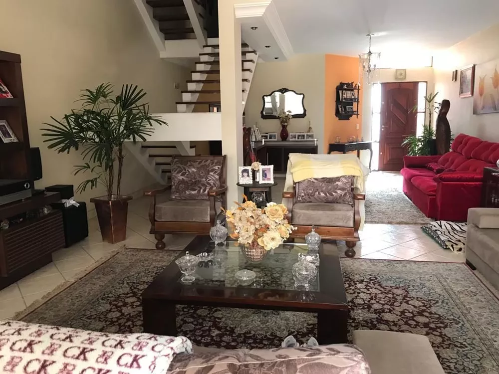Sobrado, 2 quartos, 290 m² - Foto 1