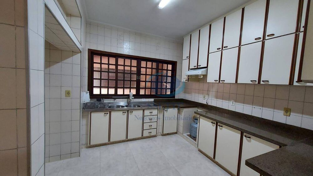 Sobrado, 3 quartos, 240 m² - Foto 1