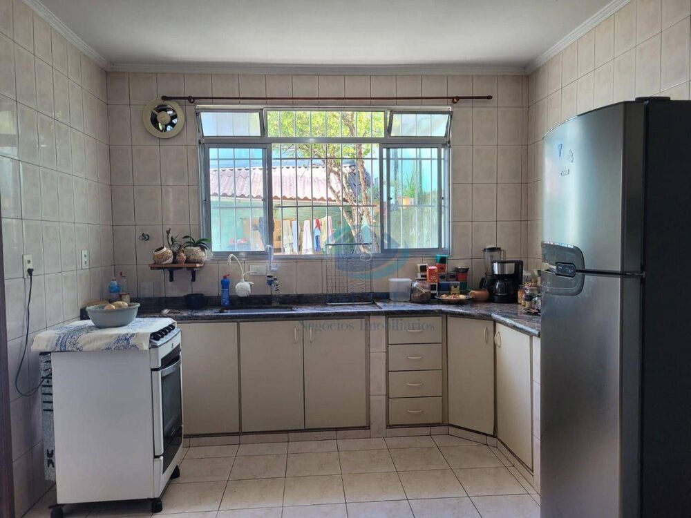 Sobrado, 3 quartos, 211 m² - Foto 2