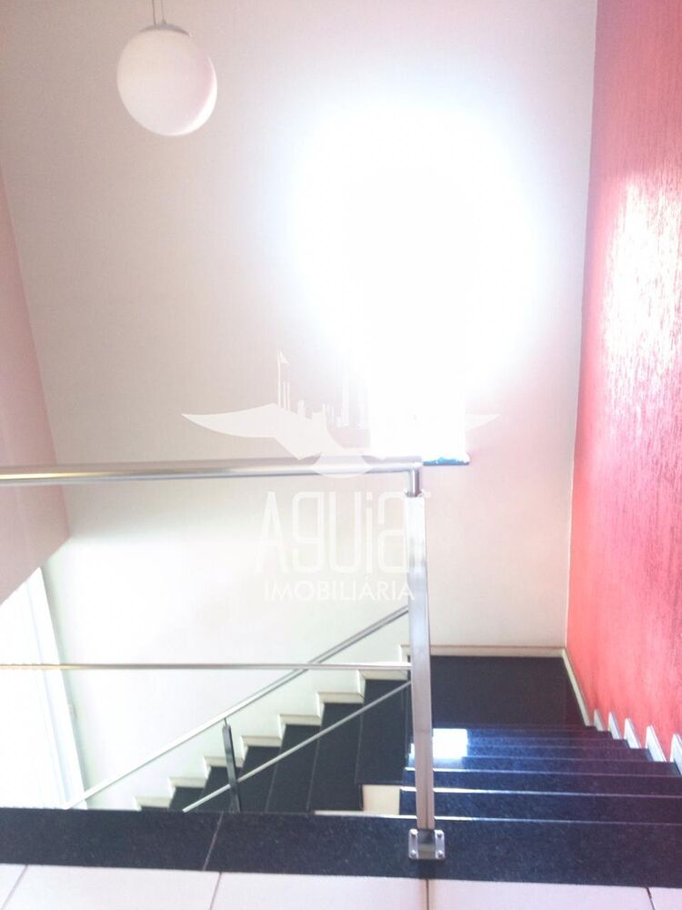 Casa à venda com 3 quartos, 300m² - Foto 4