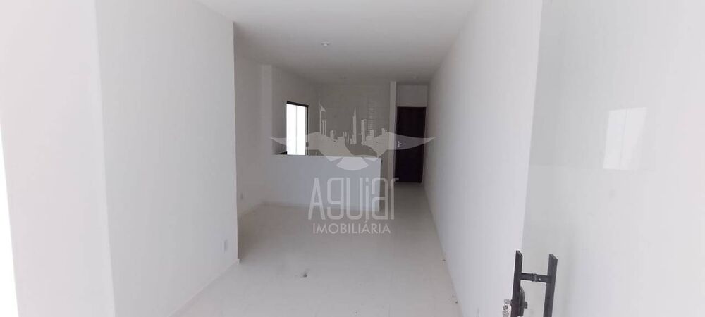 Casa à venda com 2 quartos, 65m² - Foto 2