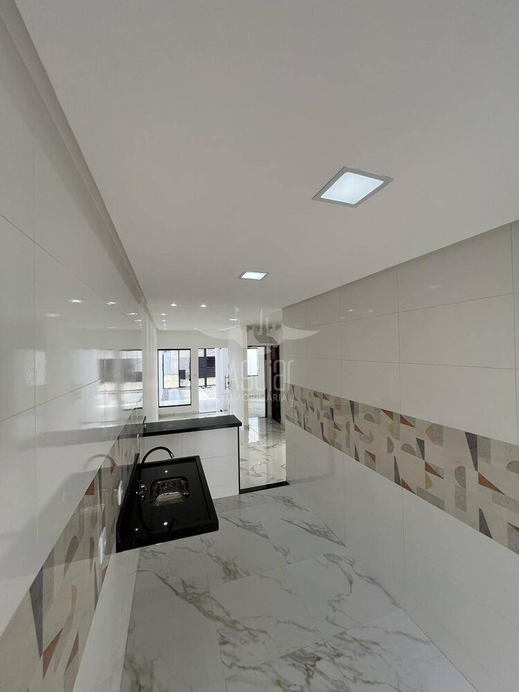 Casa à venda com 2 quartos, 69m² - Foto 4