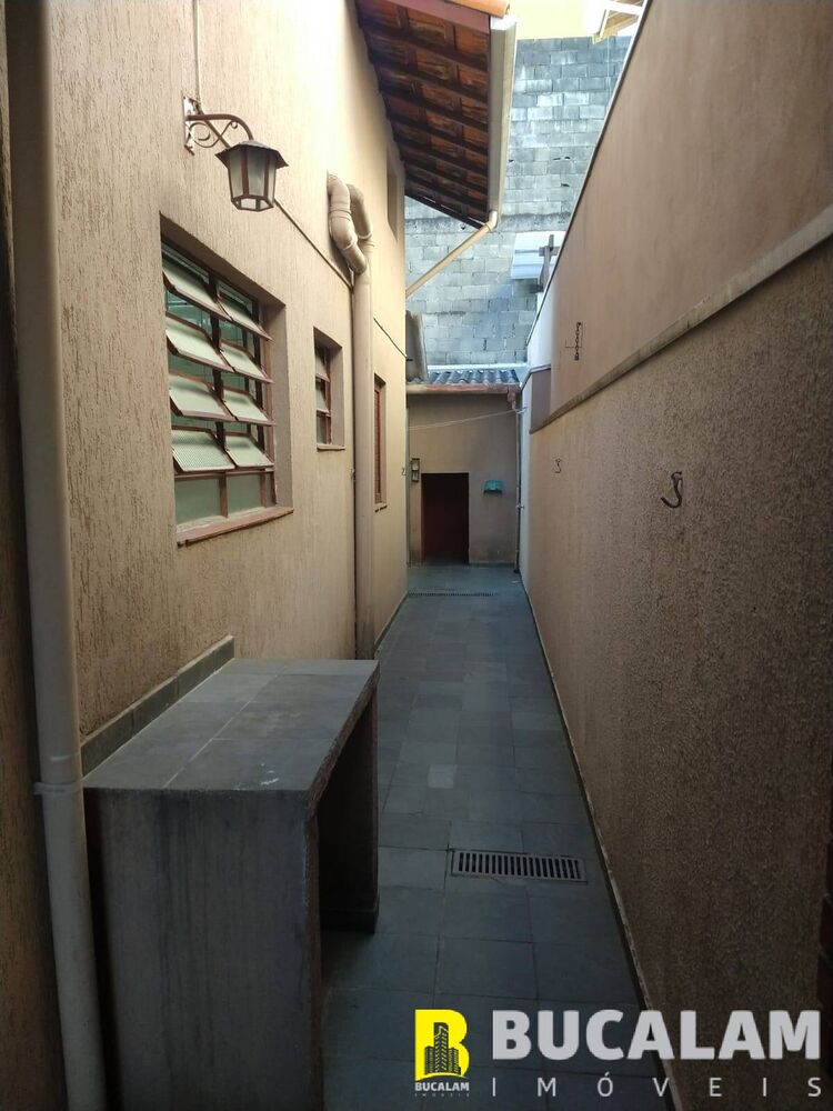 Casa à venda com 2 quartos, 125m² - Foto 1