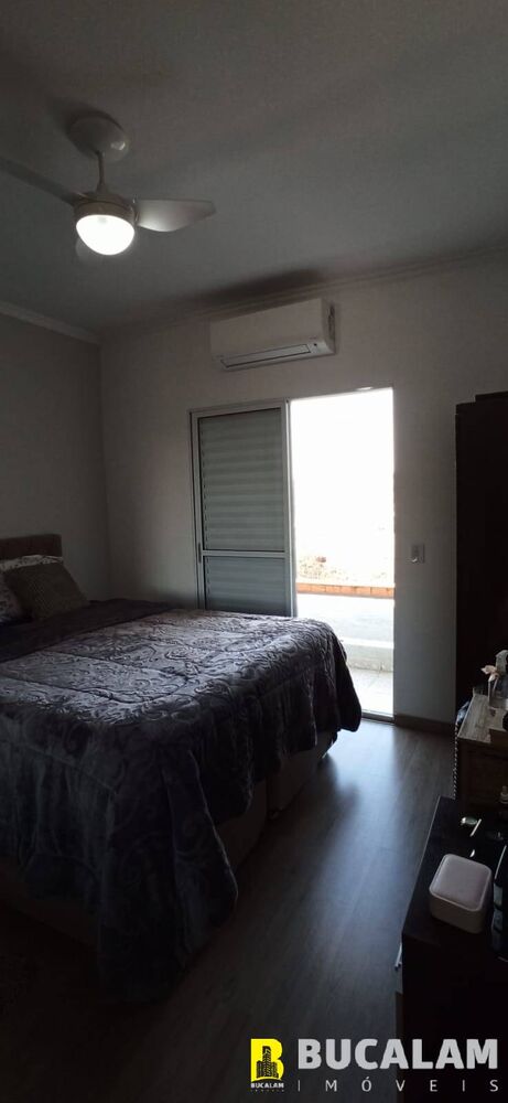 Casa, 3 quartos, 215 m² - Foto 2