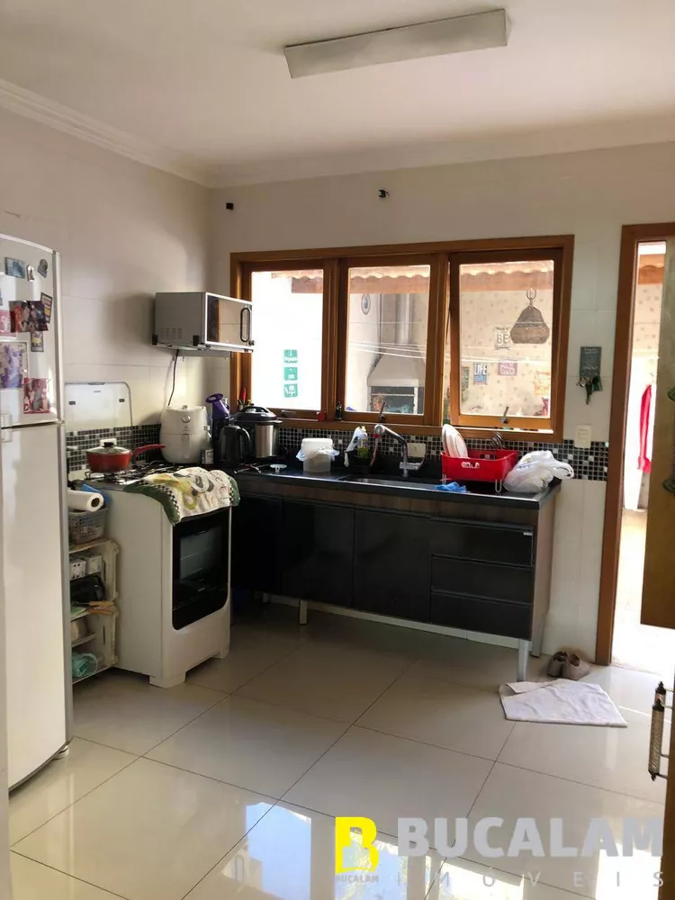 Casa à venda com 3 quartos, 220m² - Foto 3