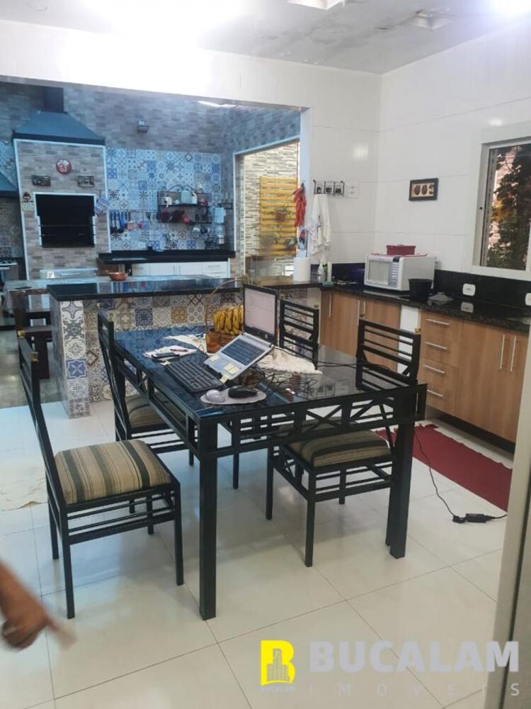 Casa, 3 quartos, 250 m² - Foto 1