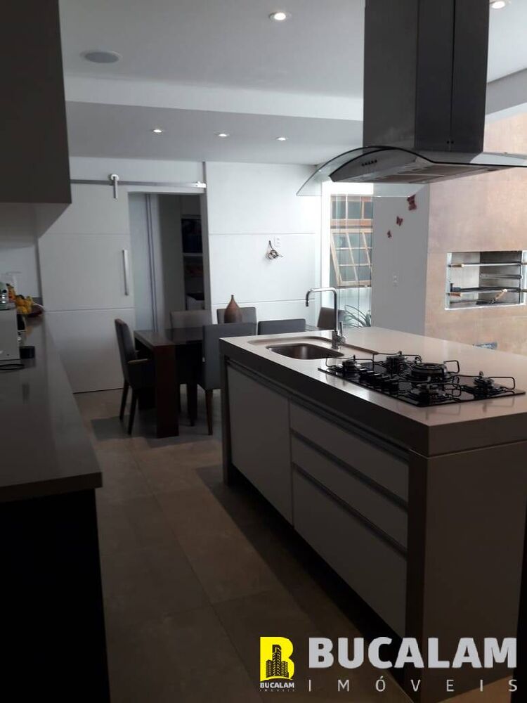Casa à venda com 3 quartos, 200m² - Foto 4