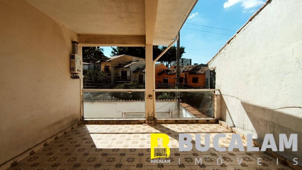 Casa à venda com 4 quartos, 273m² - Foto 2