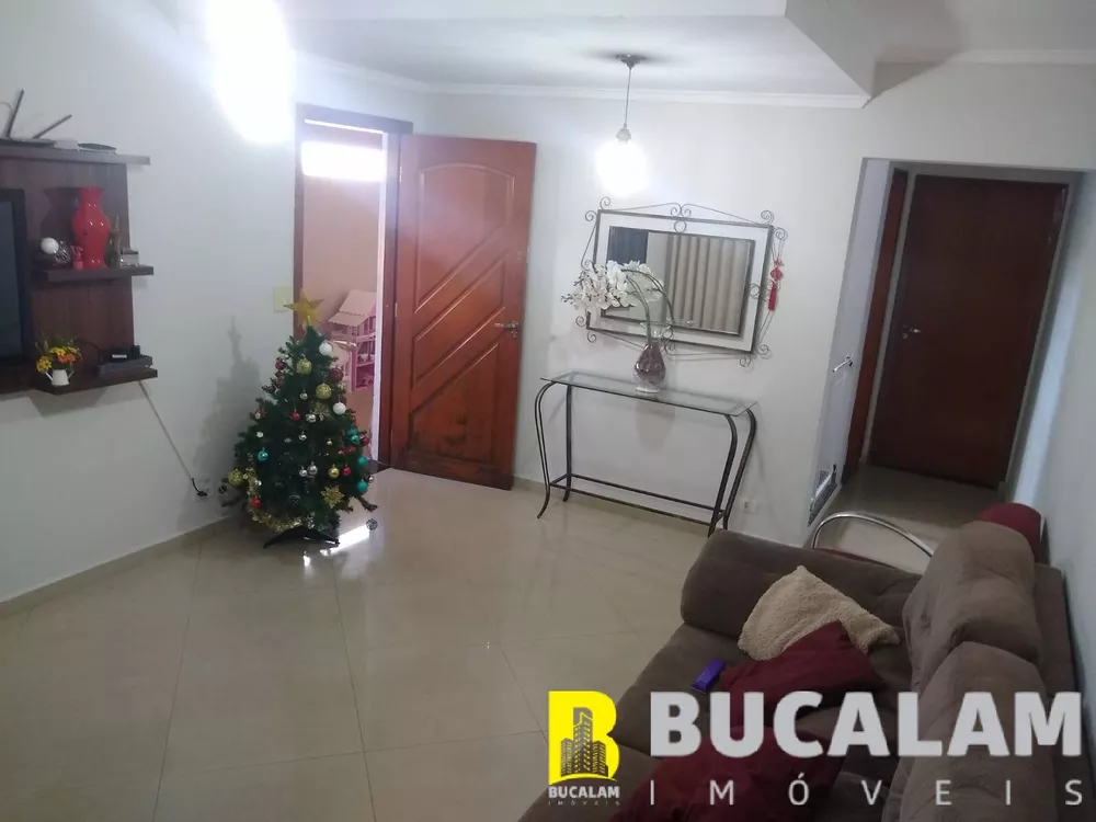 Casa à venda com 3 quartos, 200m² - Foto 1