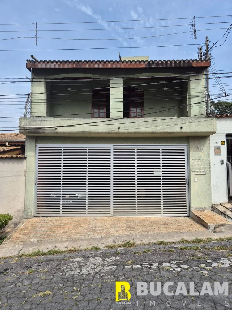 Casa, 3 quartos, 240 m² - Foto 1