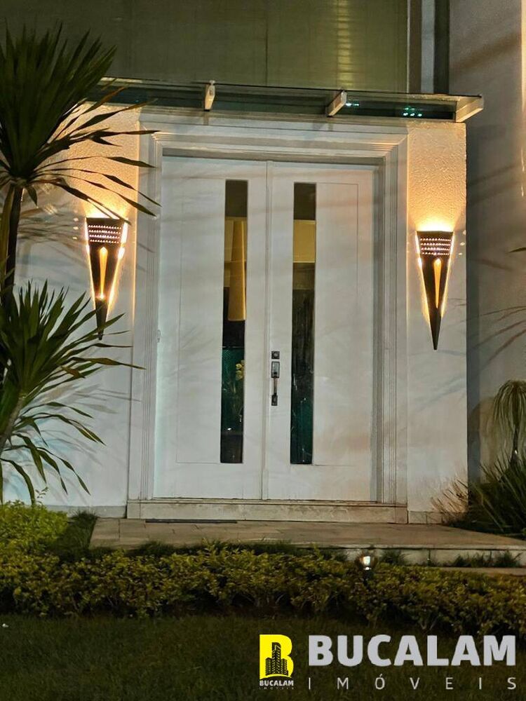 Casa à venda com 5 quartos, 1100m² - Foto 1