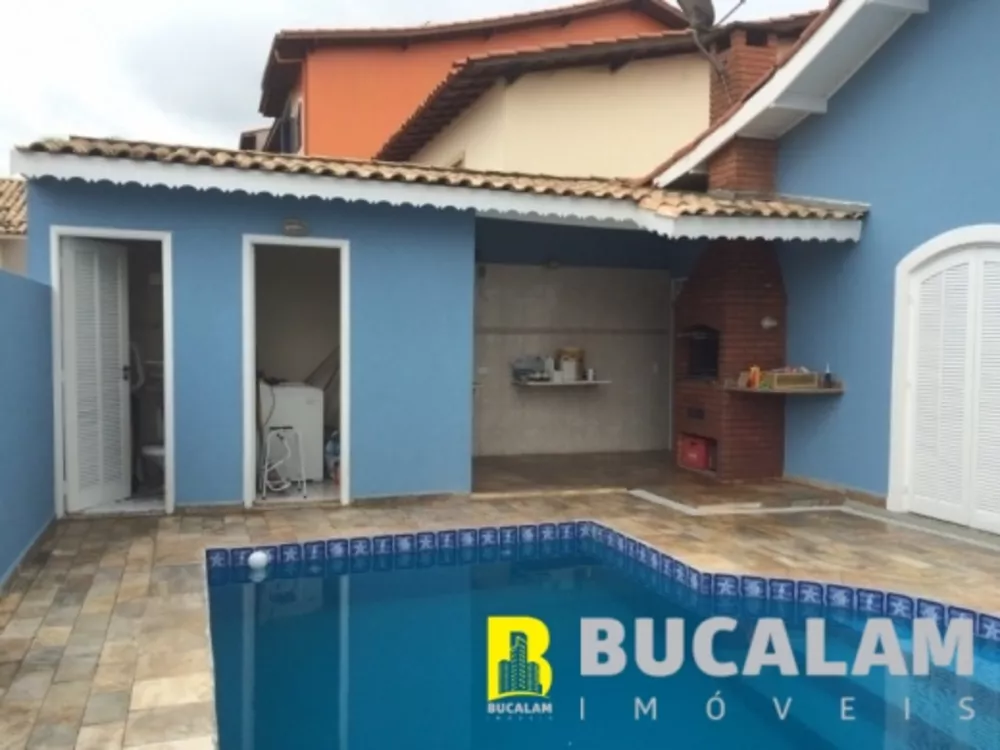 Casa à venda com 3 quartos, 250m² - Foto 1