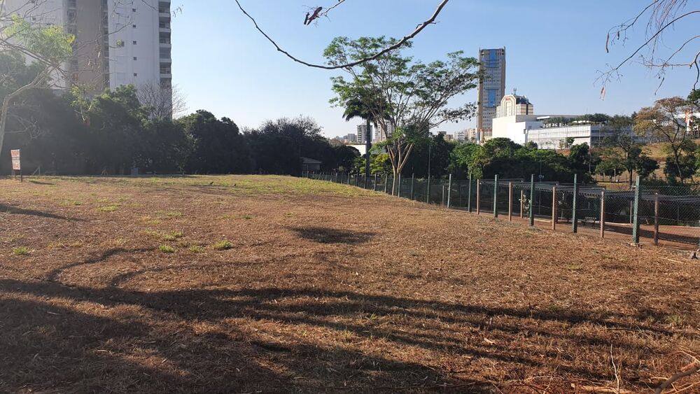 Loteamento e Condomínio, 1859 m² - Foto 2