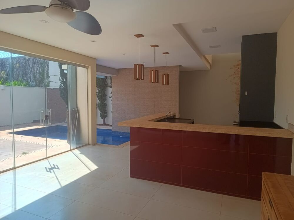 Casa, 3 quartos, 233 m² - Foto 1