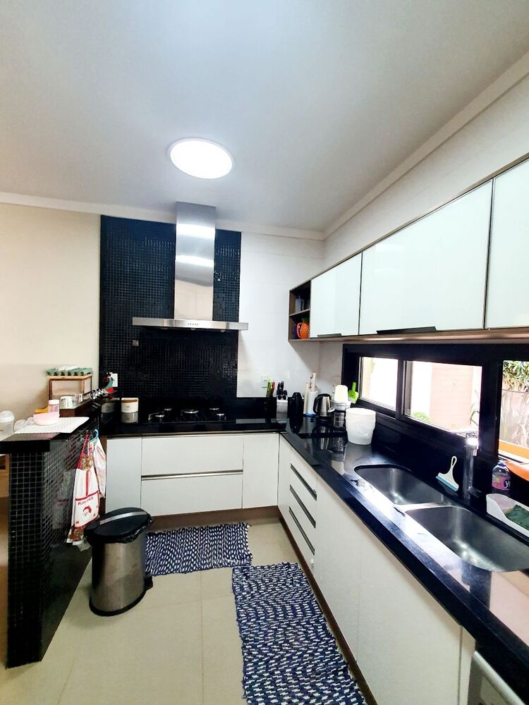 Casa à venda com 3 quartos, 254m² - Foto 4