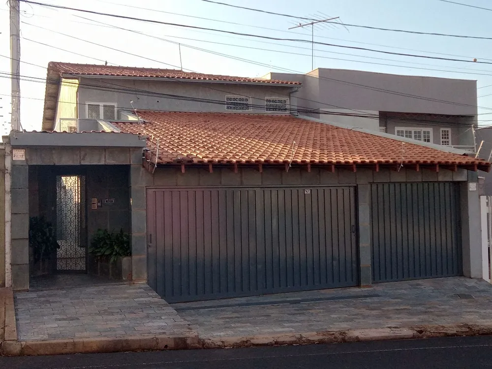 Casa, 3 quartos, 214 m² - Foto 1