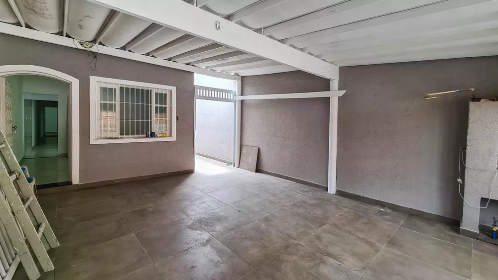 Casa à venda com 3 quartos, 90m² - Foto 2