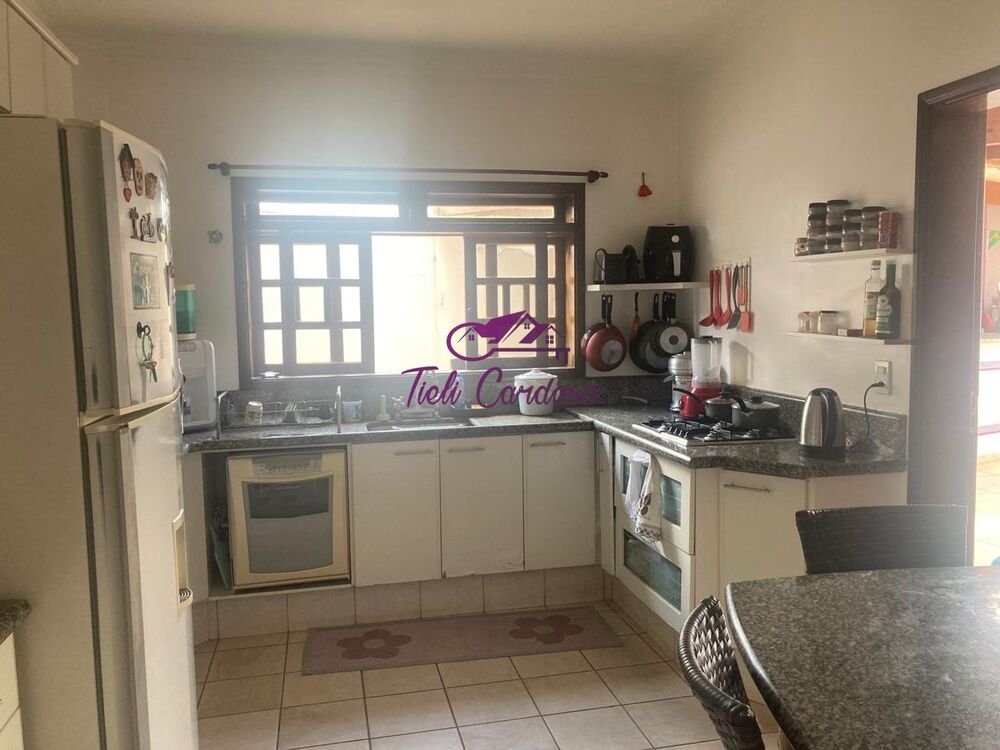 Casa à venda com 3 quartos, 250m² - Foto 4