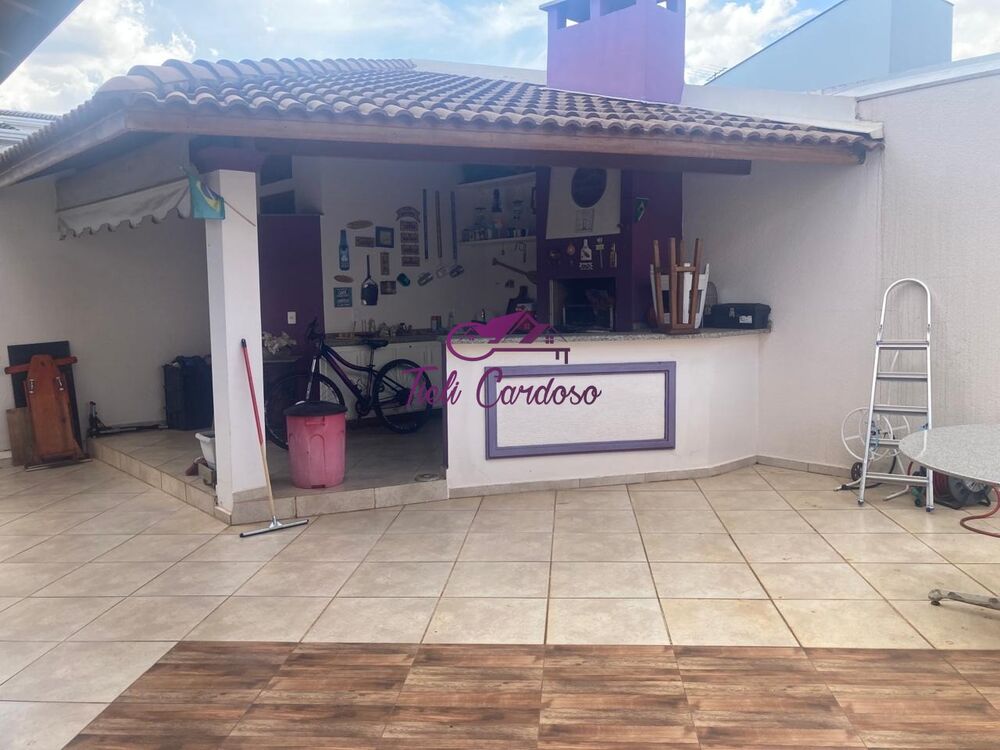 Casa à venda com 3 quartos, 250m² - Foto 1