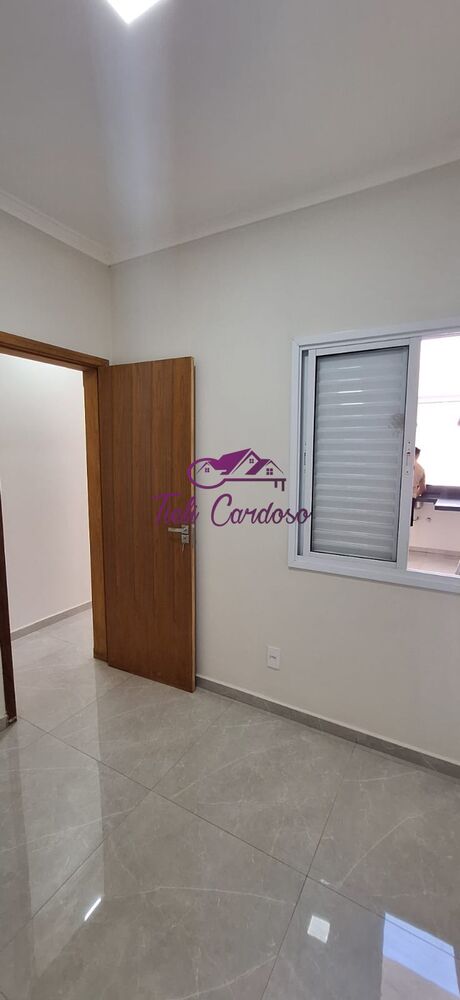 Casa à venda com 2 quartos, 60m² - Foto 3