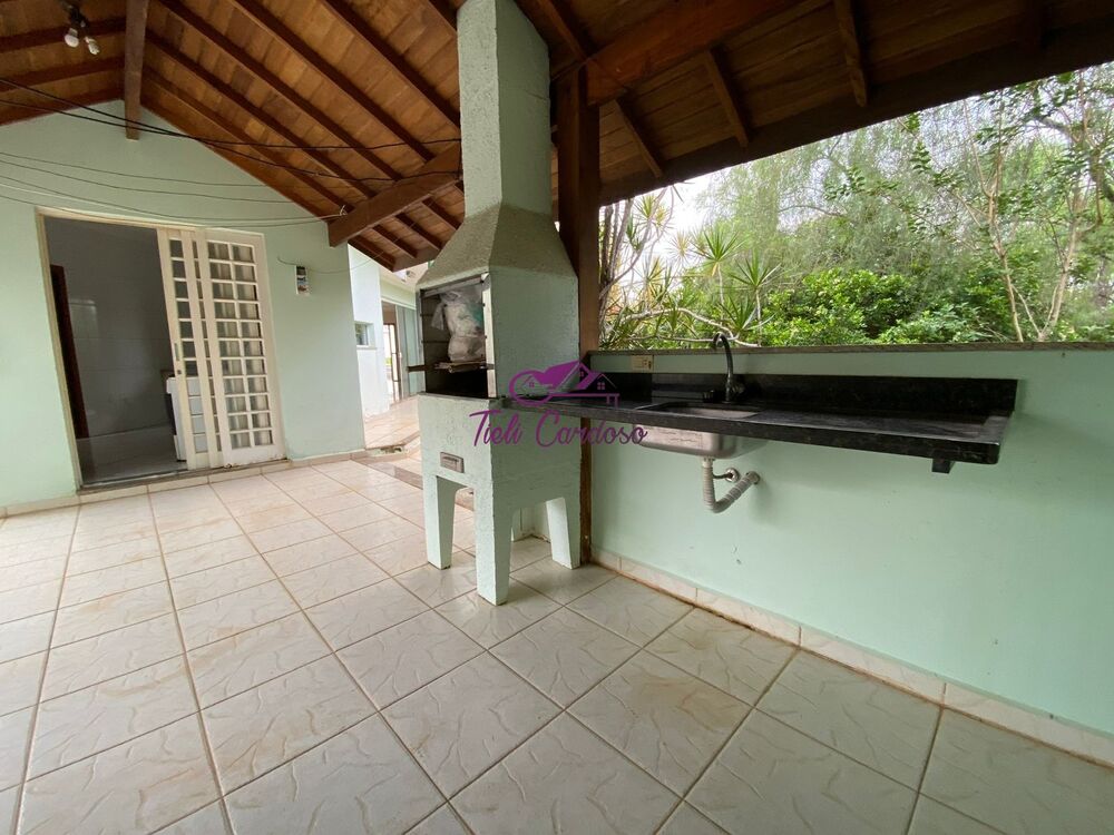 Casa à venda e aluguel com 6 quartos, 290m² - Foto 2