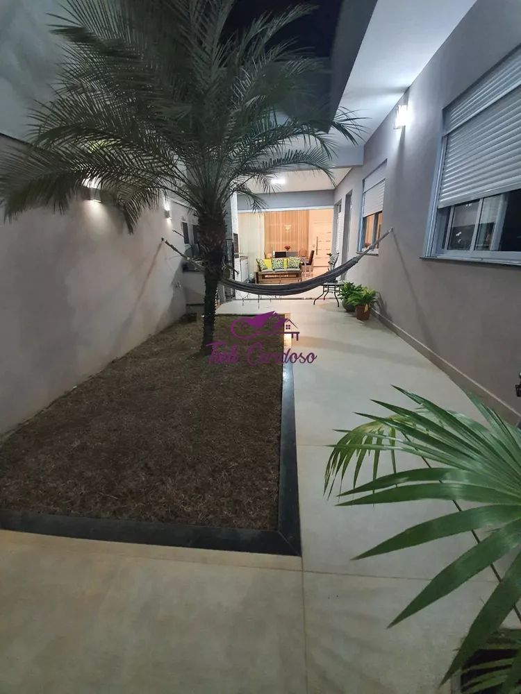 Casa à venda e aluguel com 3 quartos, 200m² - Foto 2