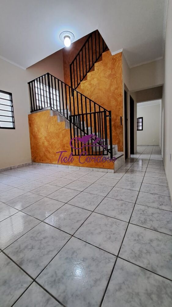Casa à venda com 3 quartos - Foto 1