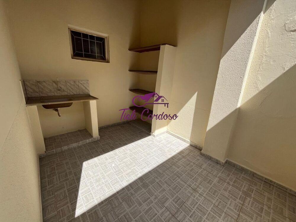 Casa à venda com 2 quartos, 125m² - Foto 1