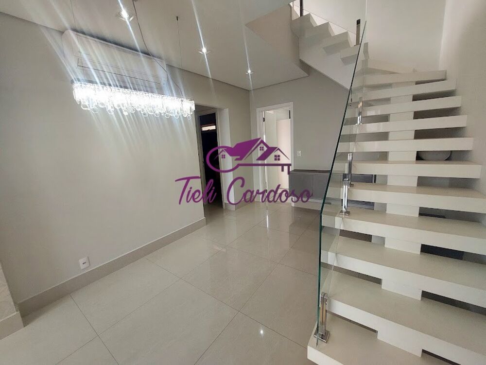 Apartamento para alugar com 3 quartos, 230m² - Foto 1