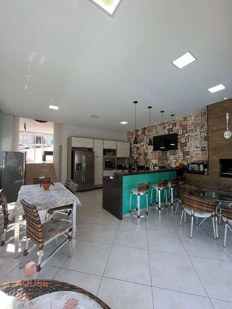 Casa de Condomínio à venda com 4 quartos, 300m² - Foto 9