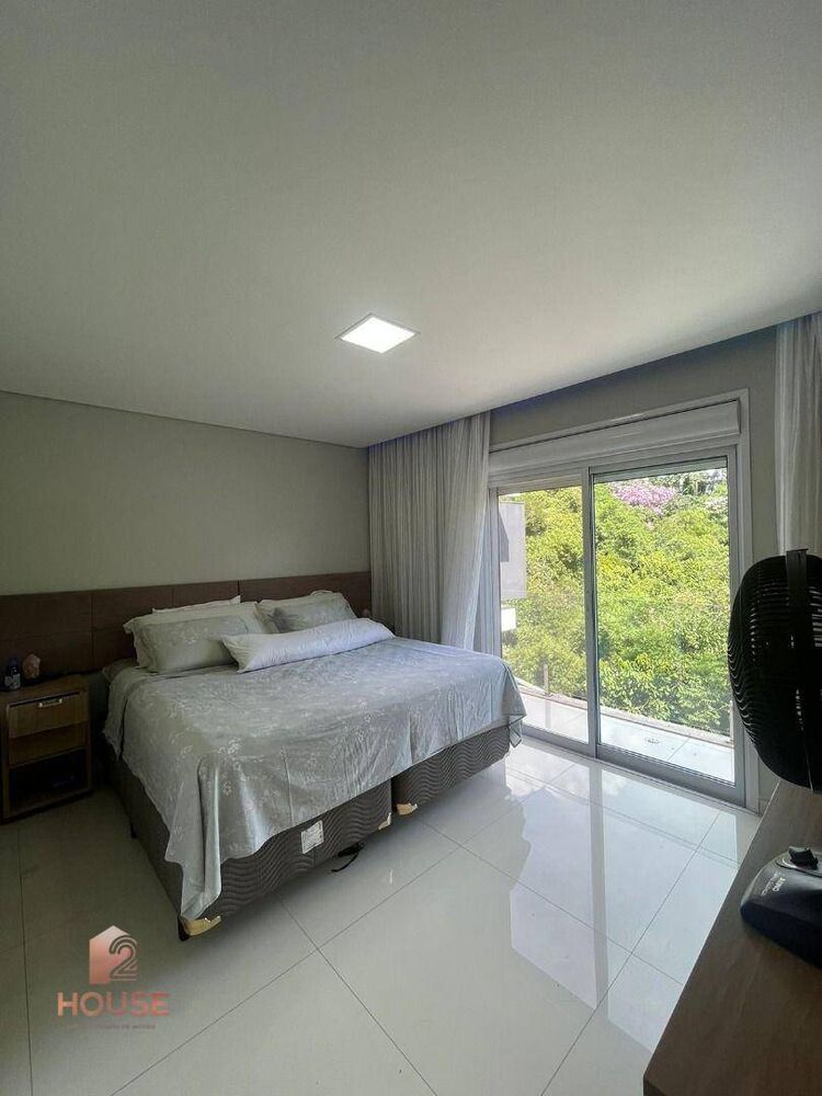 Casa de Condomínio à venda com 4 quartos, 300m² - Foto 18