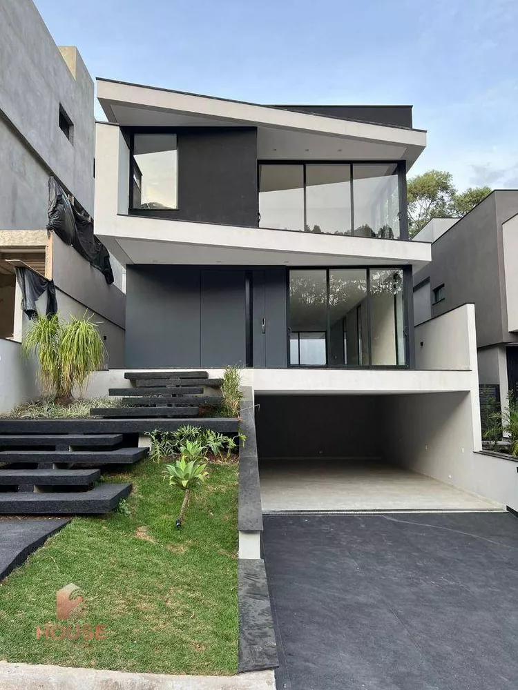 Casa de Condomínio à venda com 4 quartos, 375m² - Foto 1