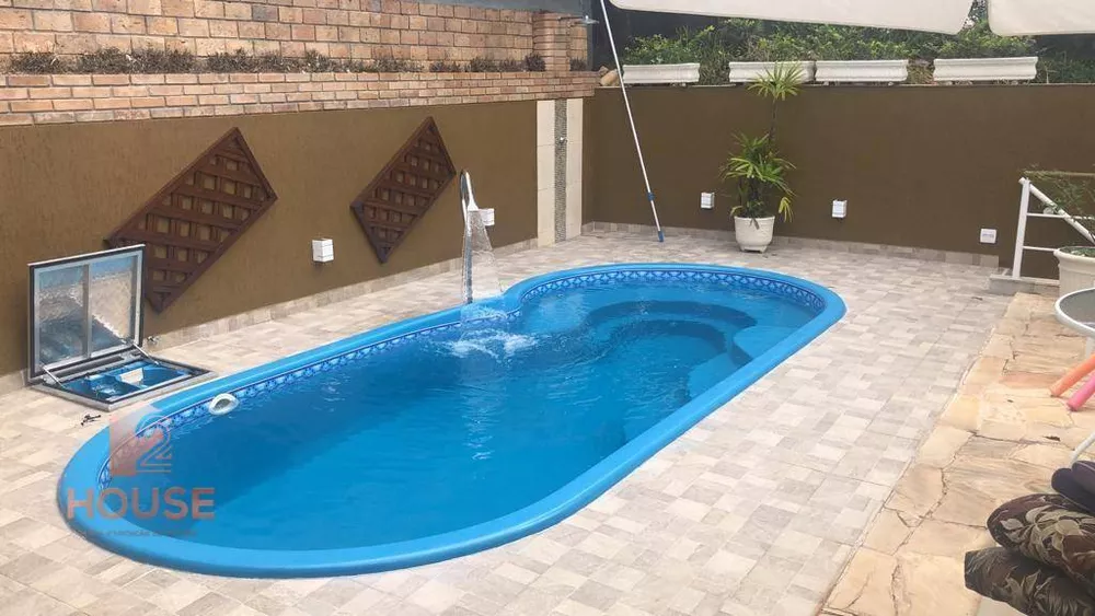 Casa de Condomínio à venda e aluguel com 4 quartos, 300m² - Foto 2