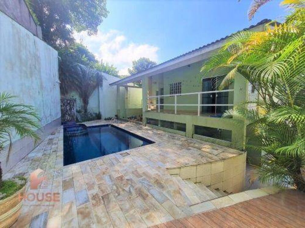 Casa de Condomínio à venda com 5 quartos, 300m² - Foto 1