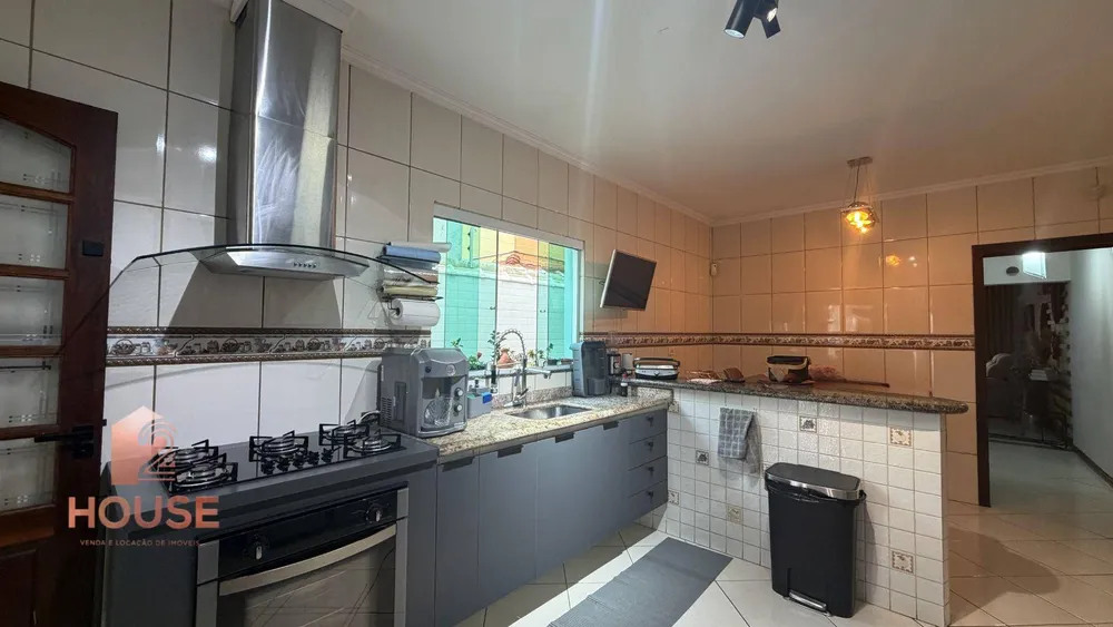 Sobrado, 3 quartos, 200 m² - Foto 1