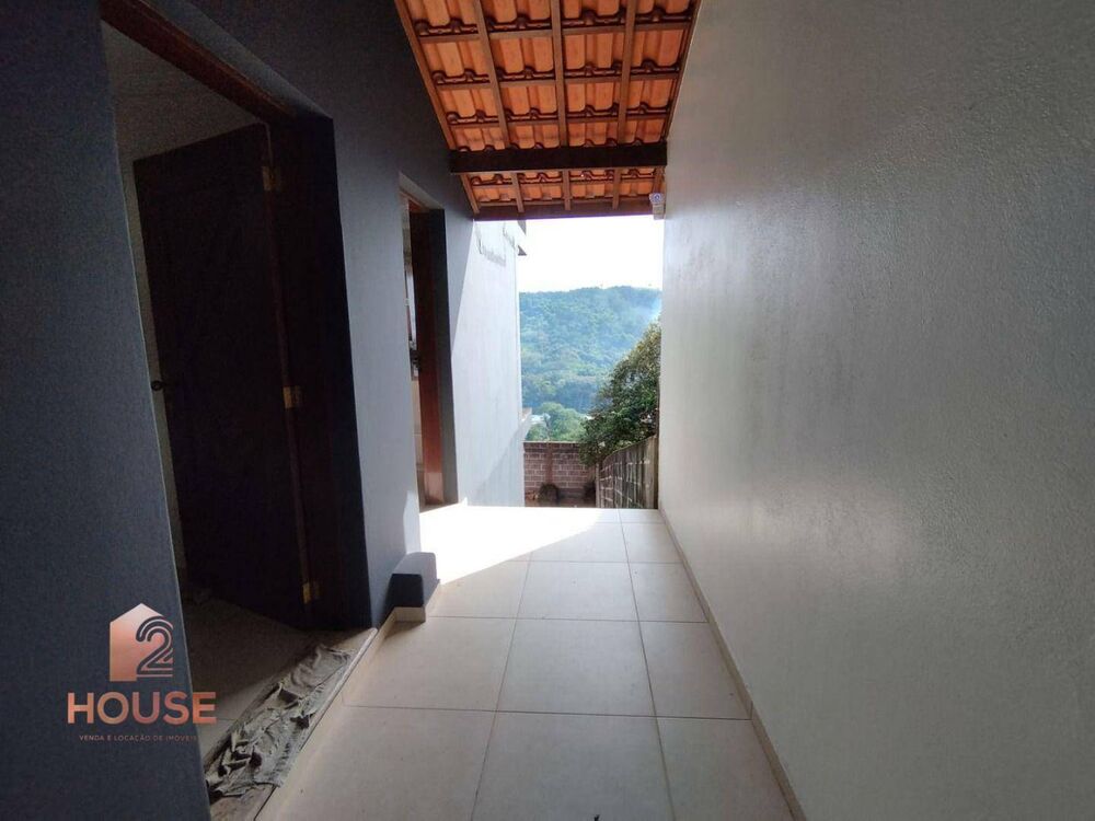 Casa à venda com 3 quartos, 265m² - Foto 2