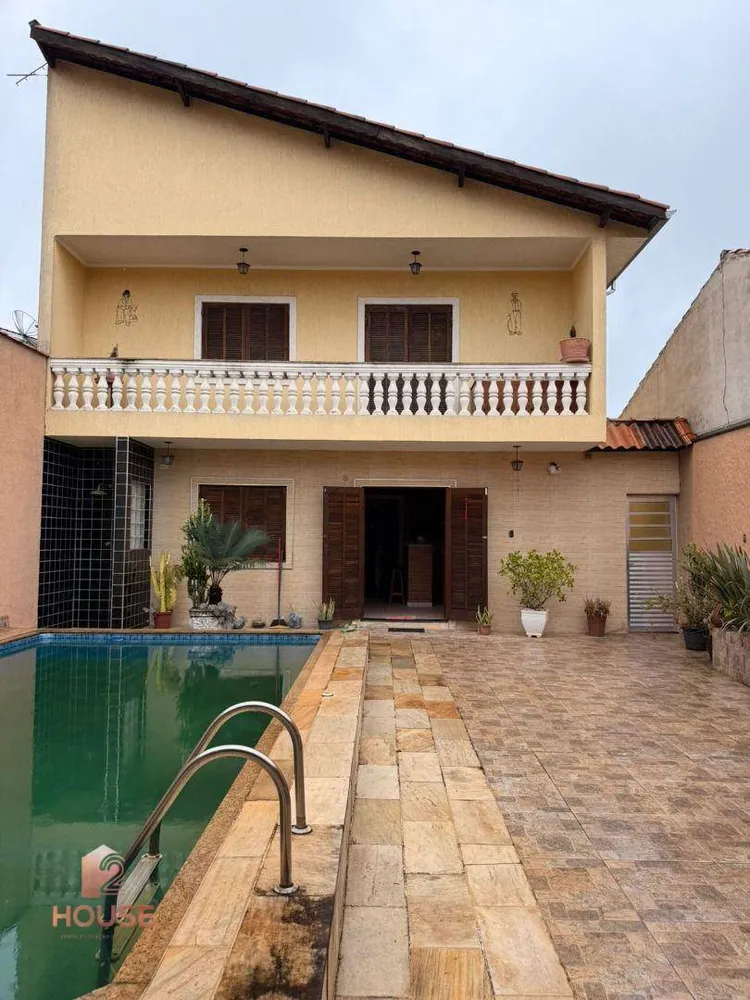 Casa, 3 quartos, 270 m² - Foto 1