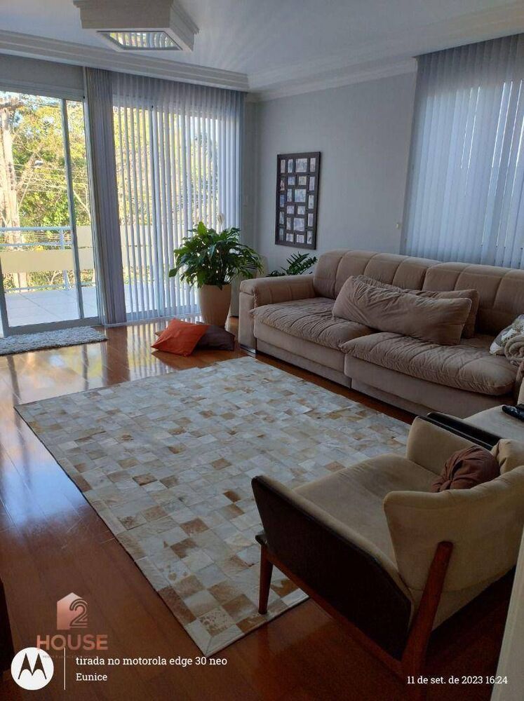 Casa de Condomínio à venda com 2 quartos, 210m² - Foto 1