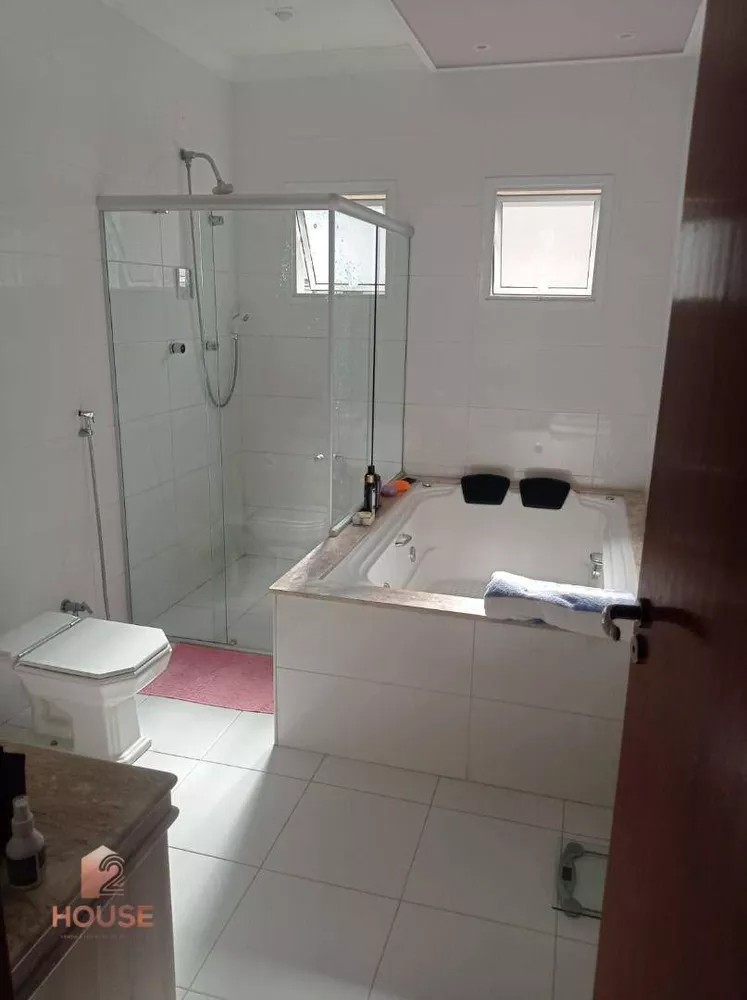 Casa de Condomínio à venda com 4 quartos, 284m² - Foto 2