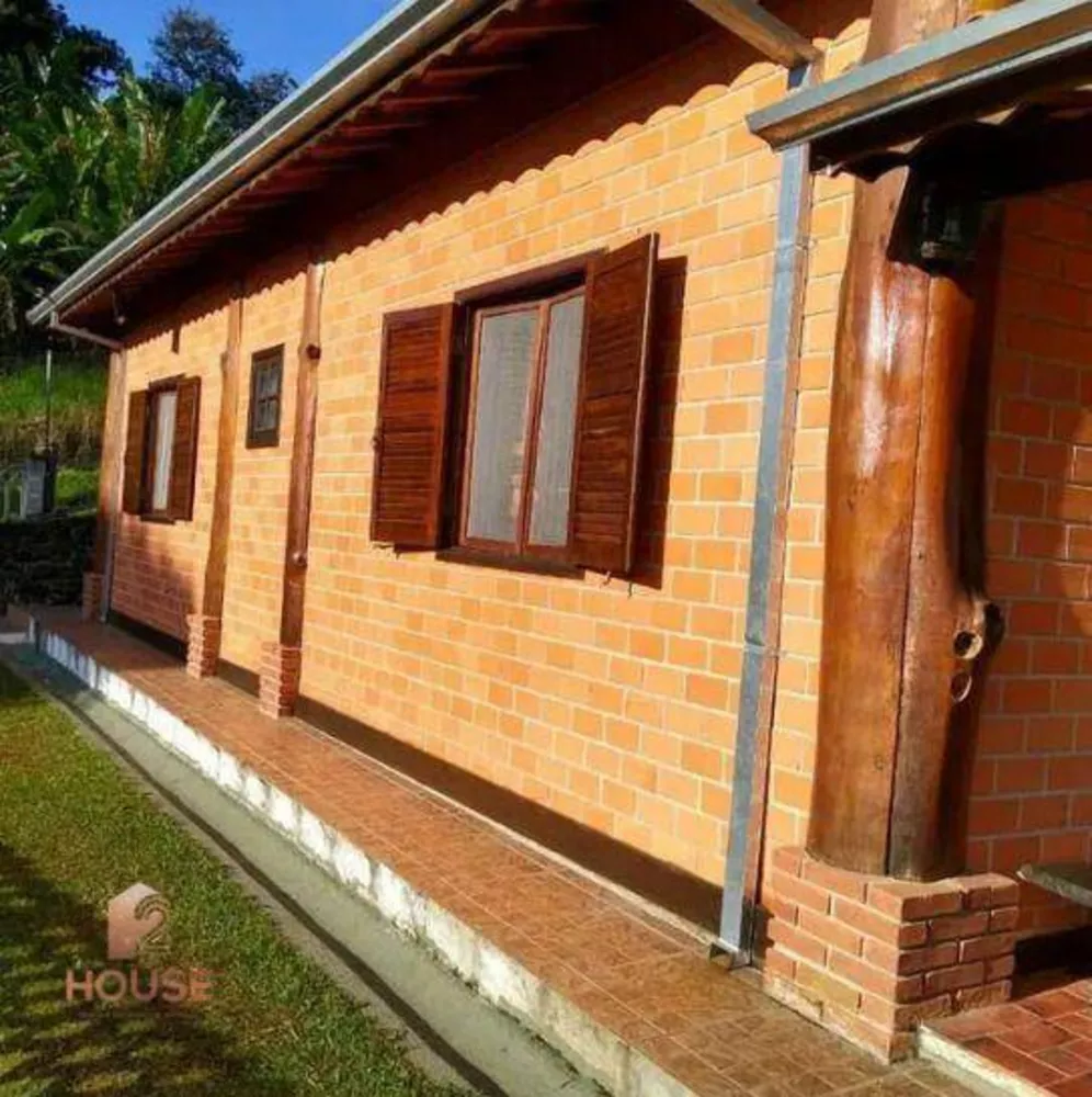 Chácara à venda e aluguel com 2 quartos, 240m² - Foto 1