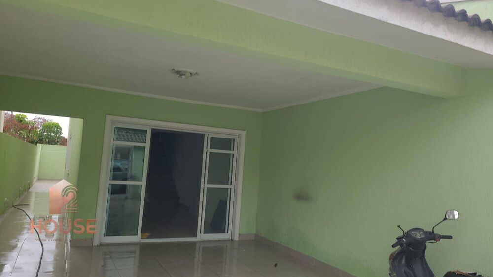 Casa à venda com 3 quartos, 150m² - Foto 1