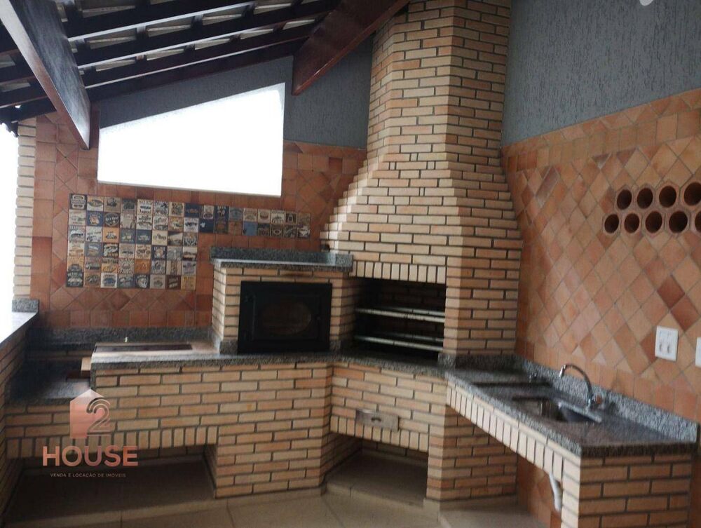 Casa à venda com 3 quartos, 250m² - Foto 4
