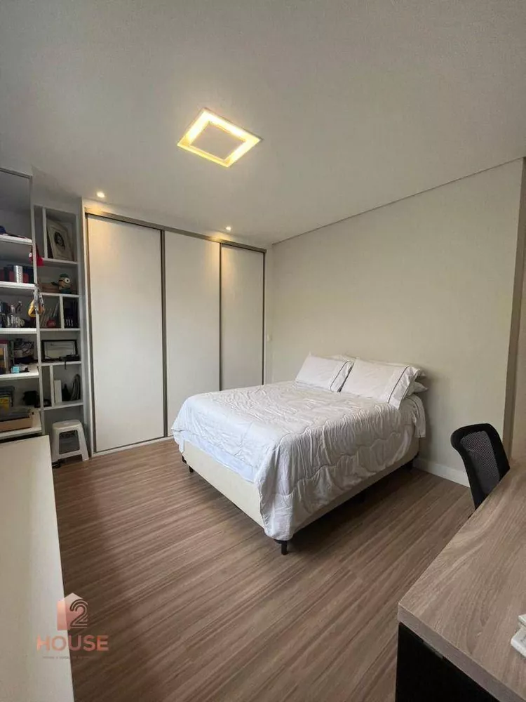 Casa de Condomínio à venda com 4 quartos, 330m² - Foto 2