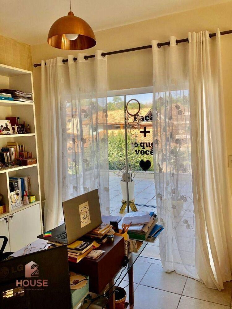 Casa de Condomínio para alugar com 3 quartos, 270m² - Foto 2