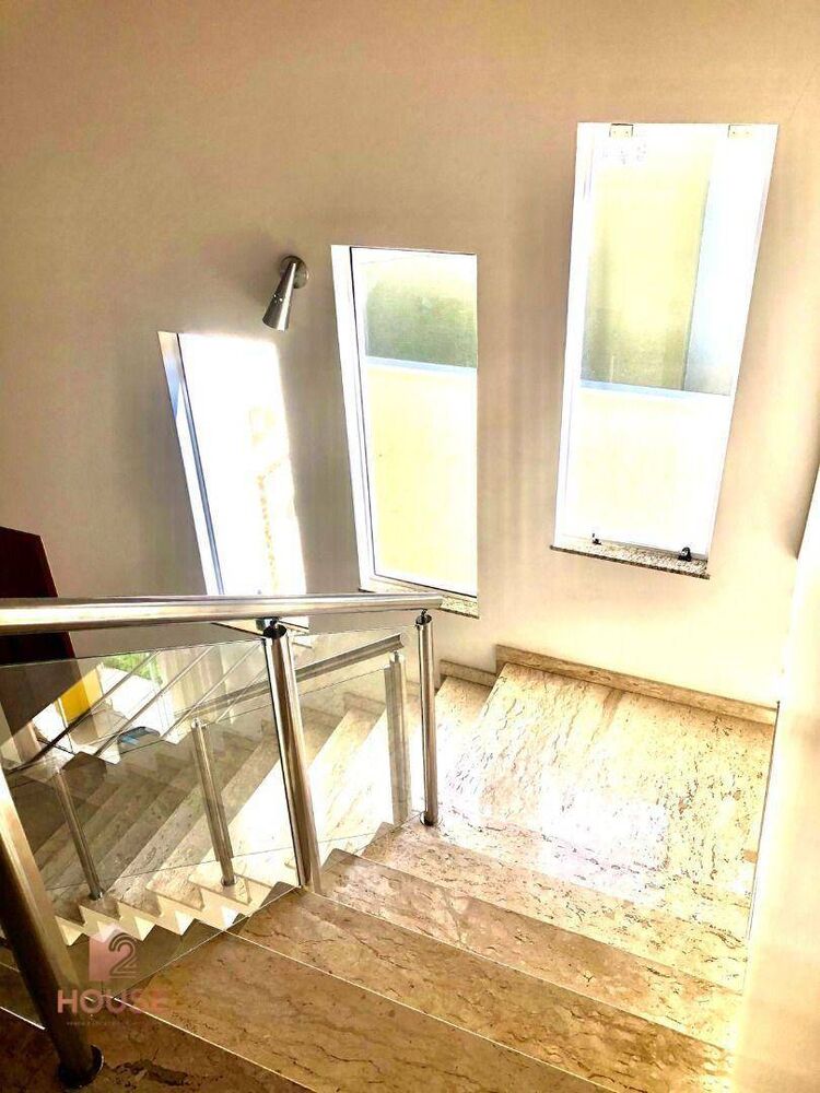 Casa de Condomínio para alugar com 3 quartos, 270m² - Foto 1