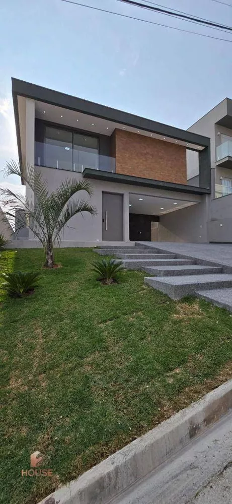 Casa de Condomínio à venda com 4 quartos, 300m² - Foto 2