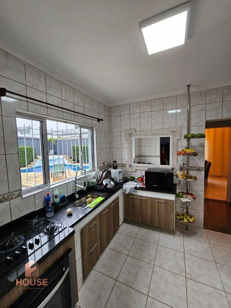 Casa, 3 quartos, 204 m² - Foto 1