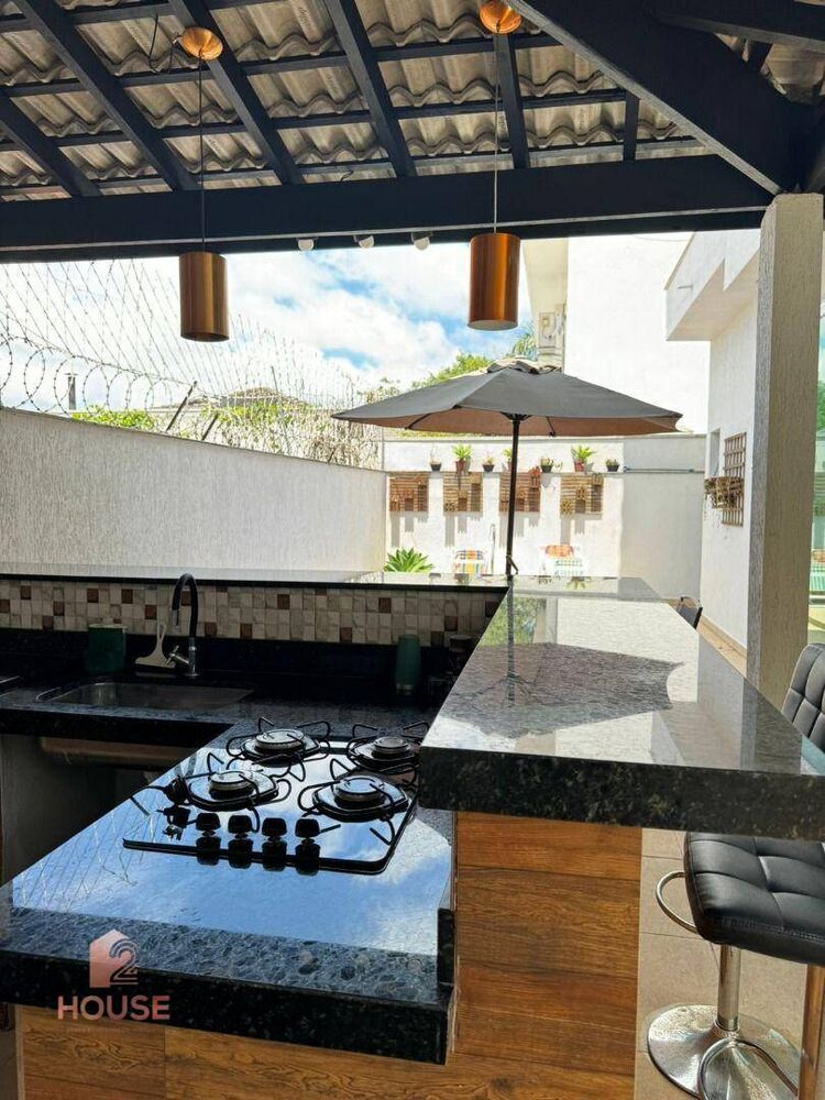 Casa de Condomínio à venda com 3 quartos, 290m² - Foto 1